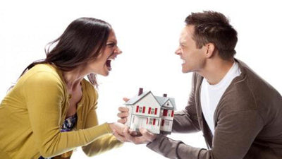 La revoca dell’assegnazione della casa coniugale comporta l’aumento dell’assegno divorzile